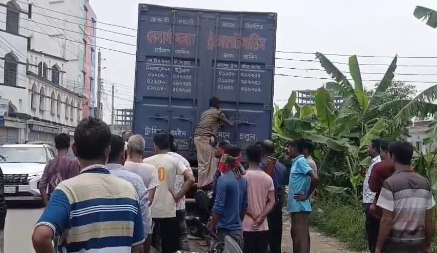 ফতুল্লায় ৯ টন নিষিদ্ধ পলিথিনের কাবারভ্যান আটকসহ চালক গ্রেপ্তার